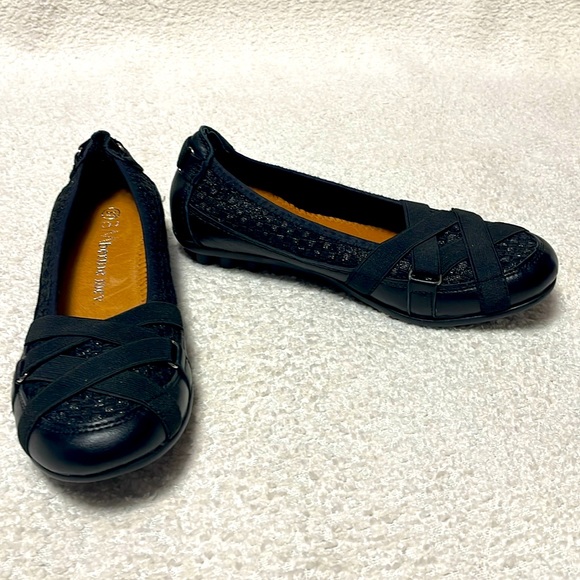 Bernie Mev Women's Black Pull-On Loafers - Like New - Picture 2 of 5